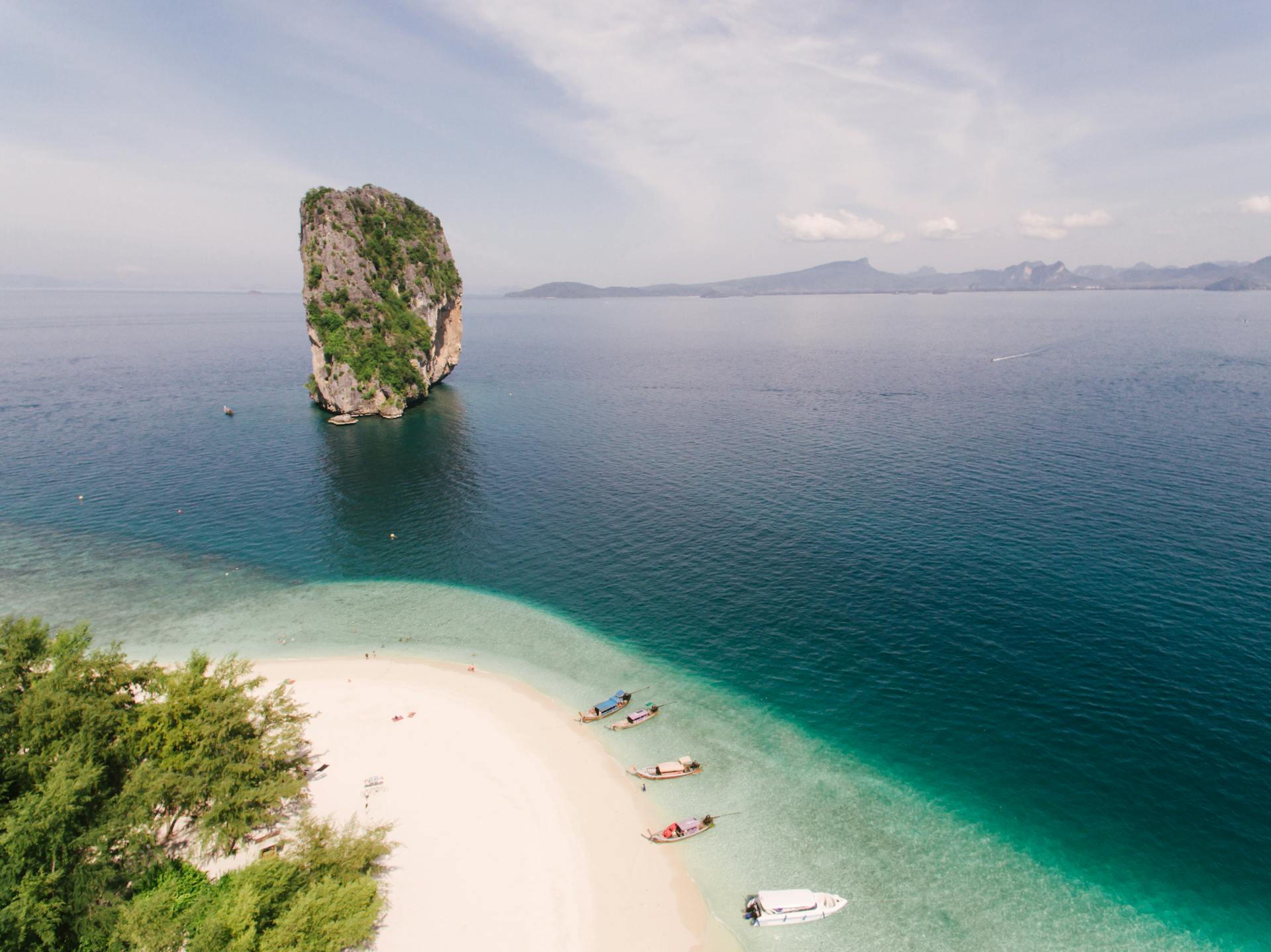 Begin your travel day with Koh Samui’s tranquil ambiance
